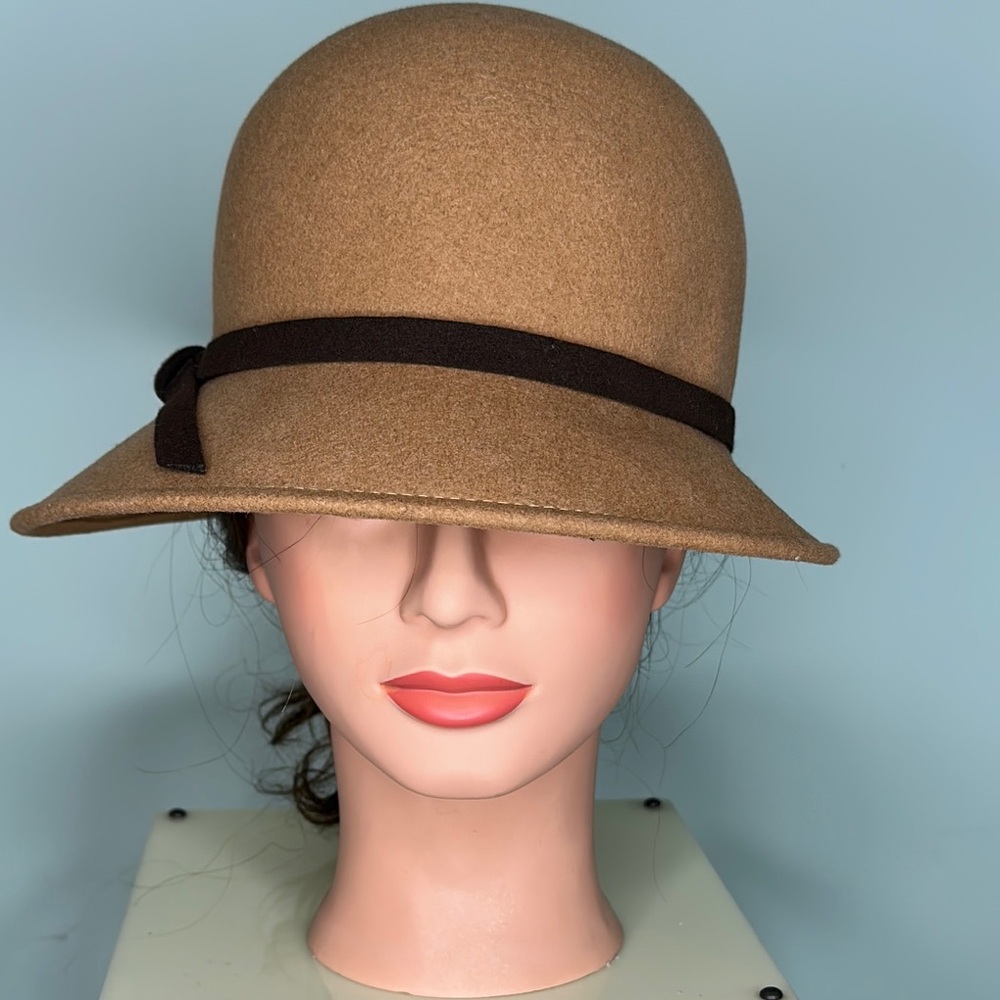 Beautiful CURRENCY 100% wool brown women’s hat made in ITALY 🇮🇹 by Helen Welsh